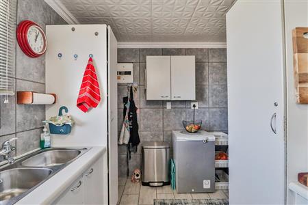 Apartment under offer in Beyers Park, Boksburg - P495877