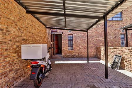 Apartment for sale in Crystal Park, Benoni - P652748