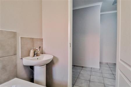 Apartment for sale in Crystal Park, Benoni - P652748