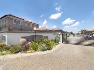 House under offer in Sonneveld, Brakpan - P533267