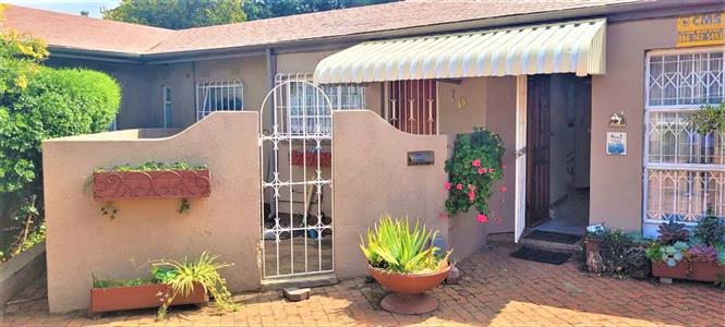 Townhouse under offer in Farrarmere, Benoni - P699624