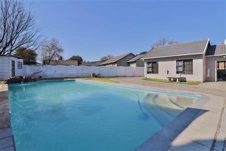 House sold in Crystal Park, Benoni - P346919