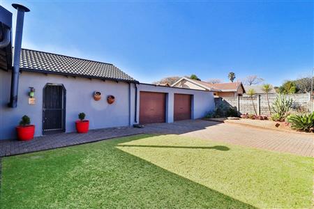 House for sale in Crystal Park, Benoni - P752325