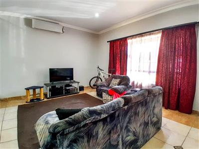 lounge in the flatlet - House for sale in Ravenswood, Boksburg - P211895