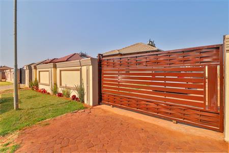 House for sale in Crystal Park, Benoni - P543458