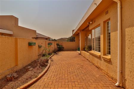 Townhouse for sale in Northmead, Benoni - P615362
