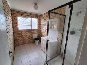 Flat let - House Under Offer in Woodmere Germiston - P624284