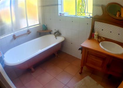 1st Floor Bathroom - House For Sale in Annlin, Pretoria - P836549