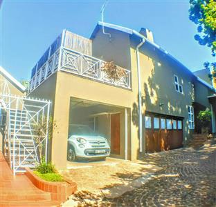 Entrance for upstairs house and Flatlet - House For Sale in Annlin, Pretoria - P836549