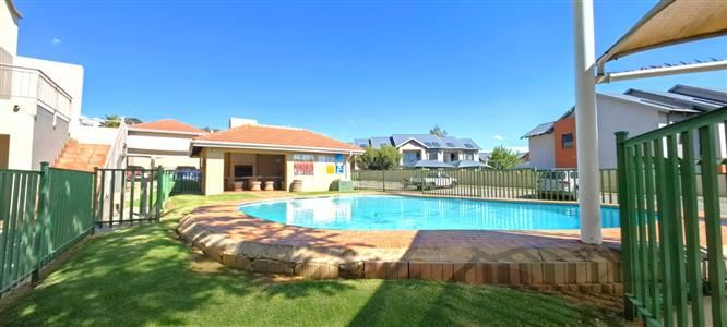 Townhouse For Sale in Goedeburg, Benoni - P958247