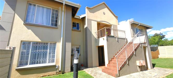 Townhouse For Sale in Goedeburg, Benoni - P958247