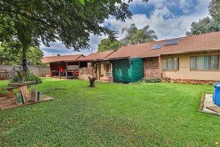 House For Sale in Crystal Park, Benoni - P441559