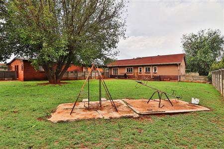 House For Sale in Casseldale, Springs - P898449