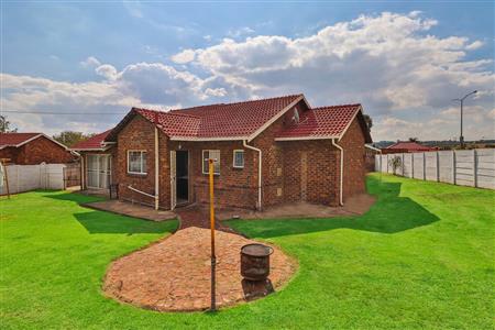 House For Sale in Esther Park Kempton Park Gauteng - P439238