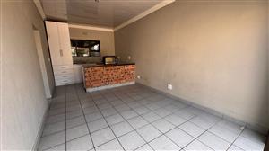 Open plan living area - Cottage To Rent in Klisserville Kimberley - P1305085