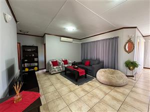 Townhouse To Rent in Hillcrest Kimberley - P1462210