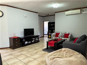 Townhouse To Rent in Hillcrest Kimberley - P1462210