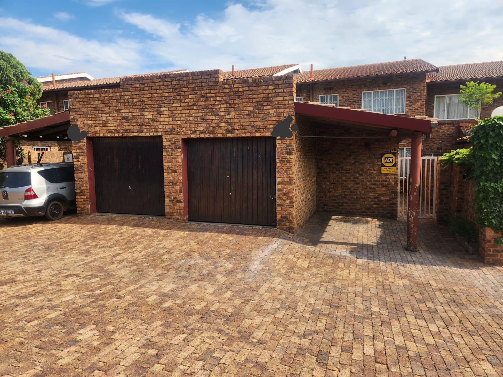 Duplex for sale in Lyndhurst, Johannesburg, 175 m²