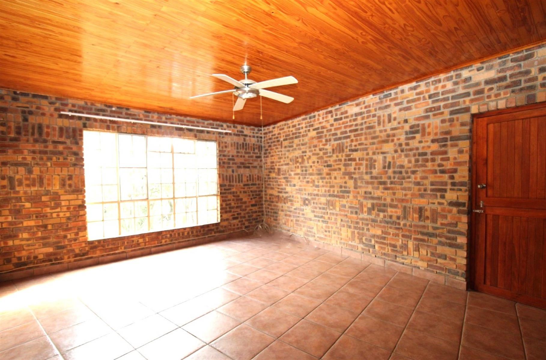 Farm for sale in Bela Bela, 426 m²