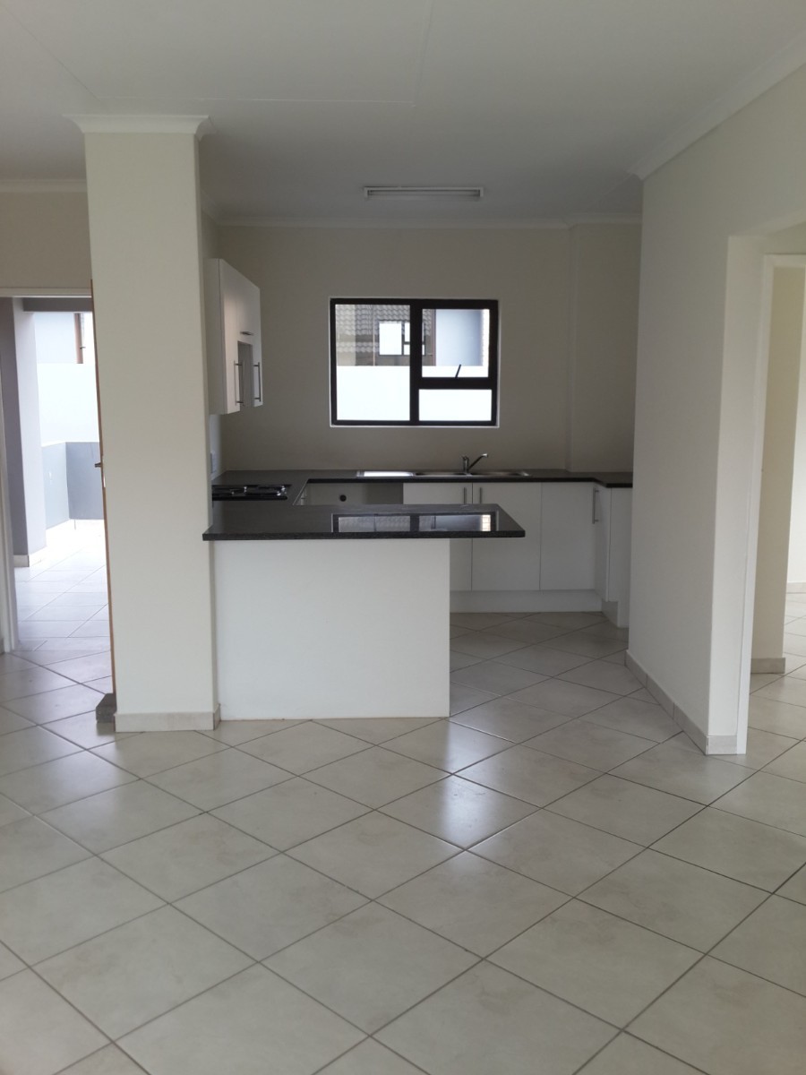 Apartment for sale in Helderkruin, Roodepoort, 66 m²