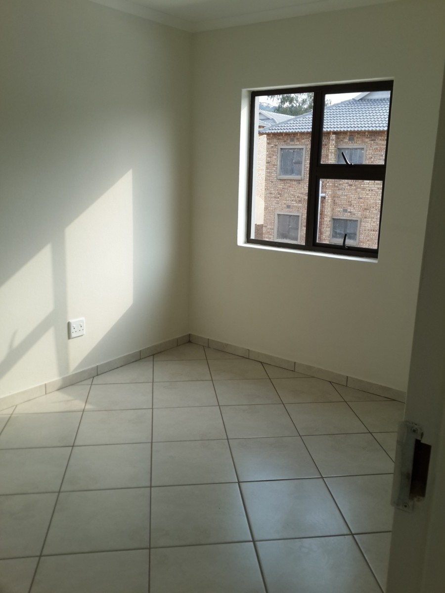 Apartment for sale in Helderkruin, Roodepoort, 66 m²