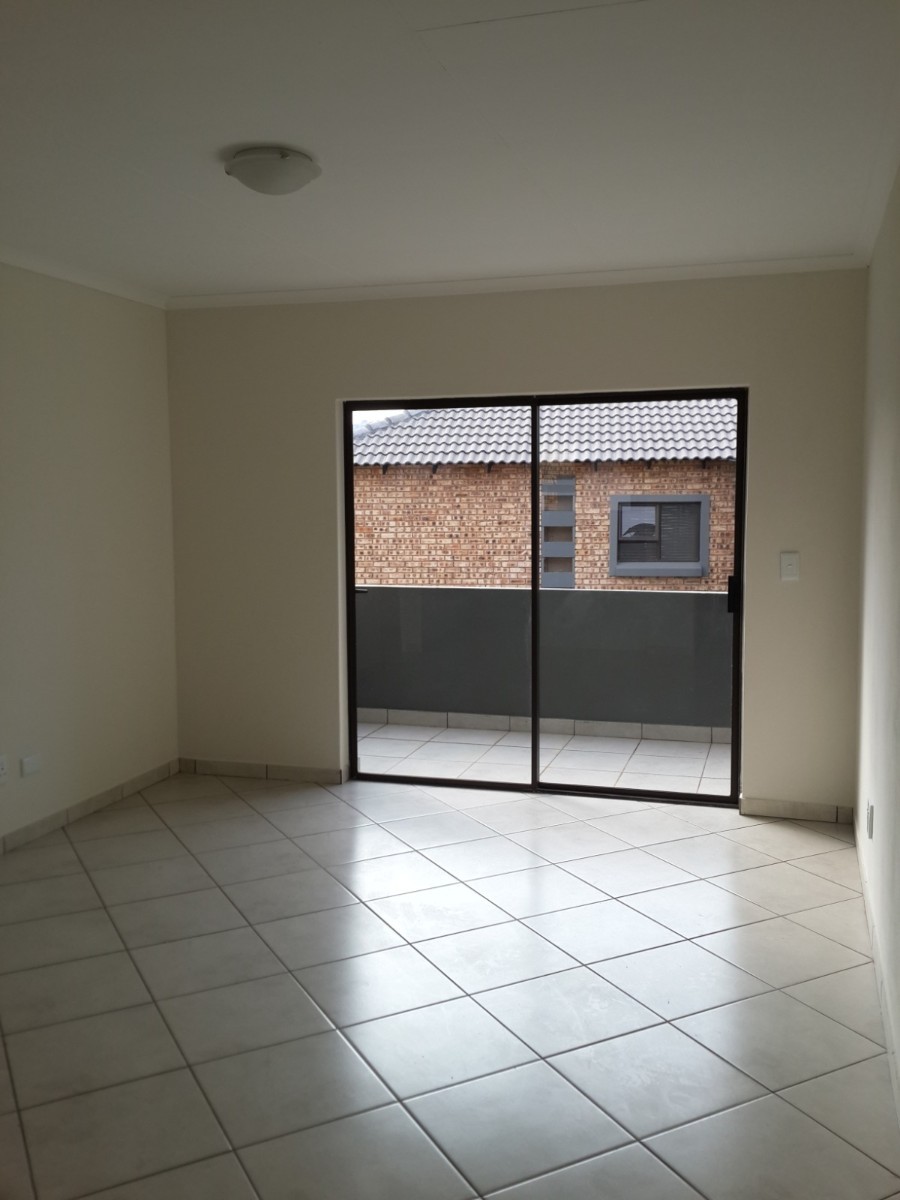 Apartment for sale in Helderkruin, Roodepoort, 66 m²