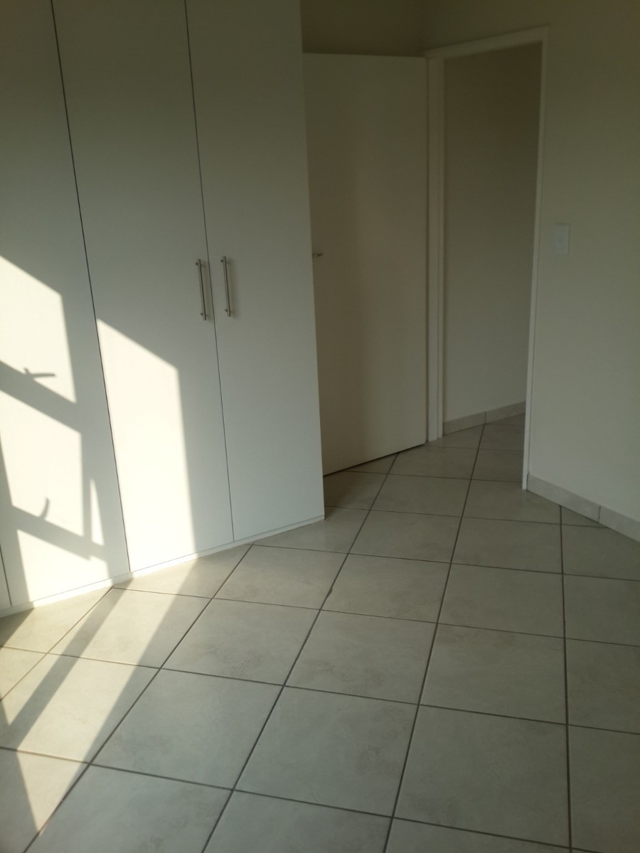Apartment for sale in Helderkruin, Roodepoort, 66 m²