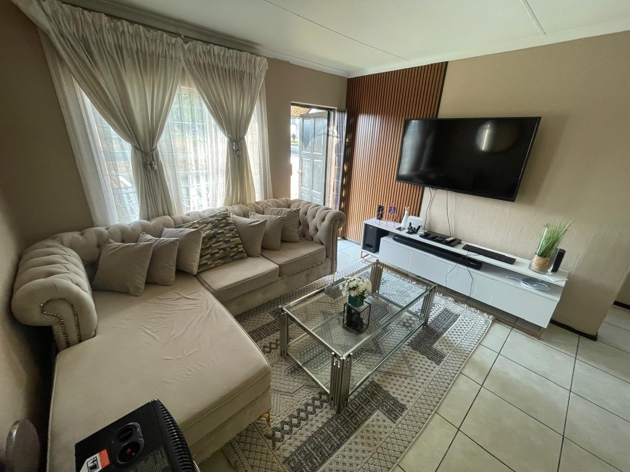 Apartment for sale in Honeypark, Roodepoort, 64 m²