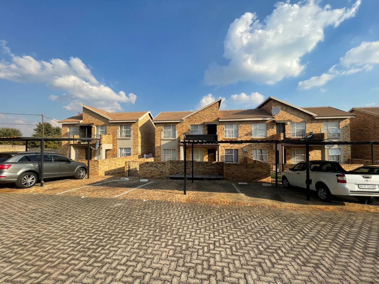 Apartment for sale in Honeypark, Roodepoort, 64 m²