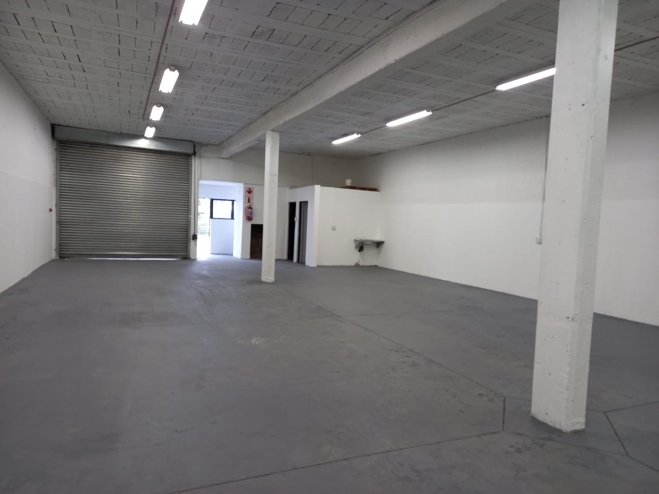 Warehouse for rent in Waterfall, Hillcrest, KwaZulu Natal, 180 m²