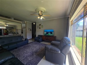 House For Sale in Flora Park with Borehole (no municipal water used), Polokwane - P1612411
