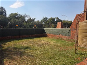 Small Garden - Duplex For Sale in Belgravia Kimberley Northern Cape - P1616373