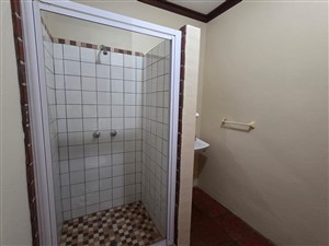 Batchelor s bathroom - Duplex For Sale in Belgravia Kimberley Northern Cape - P1616373