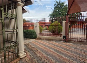 House For Sale in Rhodesdene, Kimberley - P1620398