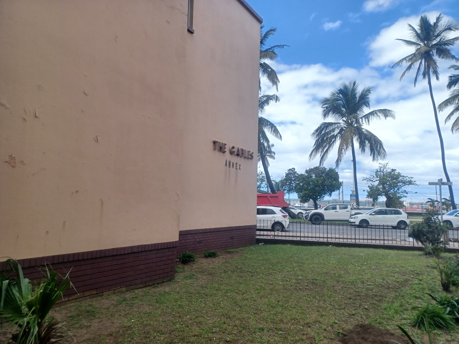 2 Bed 1 Bath apartment for sale in The Gables Annex on Margaret Mncadi Avenue along durban harbor