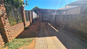 House For Sale in Albertynshof Kimberley Northern Cape - P1627510