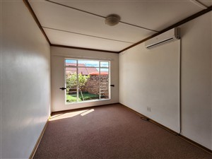 Main Bedroom with Aircon - Townhouse To Rent in Kimberley Central Kimberley - P1628984