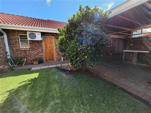 Back garden - Townhouse To Rent in Kimberley Central Kimberley - P1628984