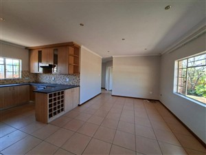 Townhouse For Sale in Rhodesdene Kimberley Northern Cape - P1629296