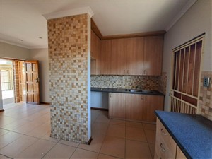 Townhouse For Sale in Rhodesdene Kimberley Northern Cape - P1629296