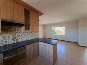 Townhouse For Sale in Rhodesdene Kimberley Northern Cape - P1629296