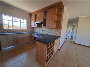 Townhouse For Sale in Rhodesdene Kimberley Northern Cape - P1629296