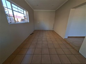 Townhouse For Sale in Rhodesdene Kimberley Northern Cape - P1629296