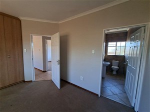 Townhouse For Sale in Rhodesdene Kimberley Northern Cape - P1629296
