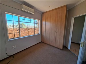 Townhouse For Sale in Rhodesdene Kimberley Northern Cape - P1629296