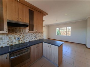 Townhouse For Sale in Rhodesdene Kimberley Northern Cape - P1629296