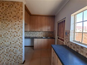 Townhouse For Sale in Rhodesdene Kimberley Northern Cape - P1629296