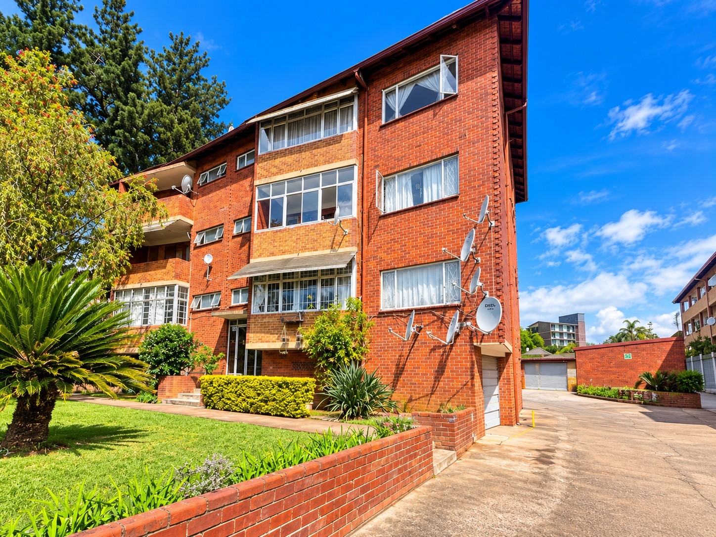 3 Bedroom Apartment with Garage in Prime Scottsville Location
