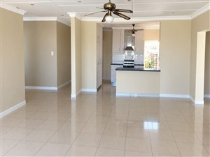 Absolutely beautiful 4 bedroom home For Sale in Amanzimtoti, KwaZulu Natal - P1629293