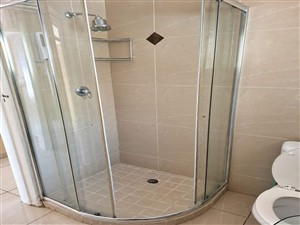 Absolutely beautiful 4 bedroom home For Sale in Amanzimtoti, KwaZulu Natal - P1629293